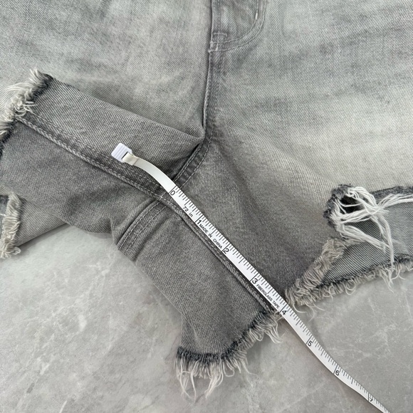 Women’s American Eagle Relaxed Distressed Gray Wash Jean Shorts Plus Size 14 - Picture 16 of 16